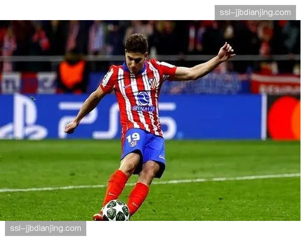 门迪防守稳健插上谨慎 皇马左路防守稳固性的保障 门迪防守稳健插上谨慎 皇马左路防守稳固性的保障